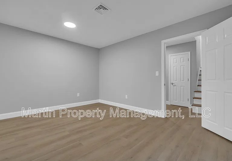 690 Dorchester Ave — Photo 8
