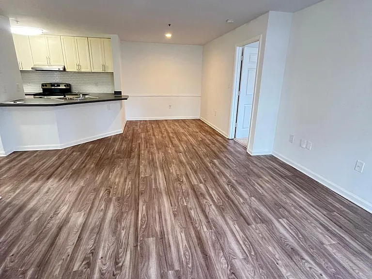 Wesley St. Claire Apartments at Lawrenceville — Photo 118