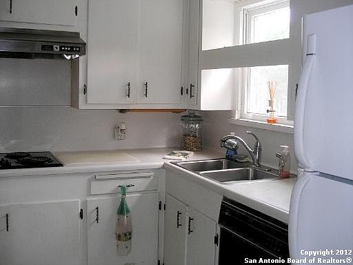 4th image of 645 S CRAVENS AVE