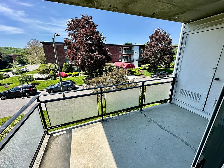44 Broadlawn Park — Photo 5
