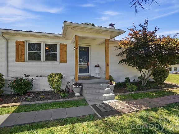 3rd image of 487 Linwood Rd