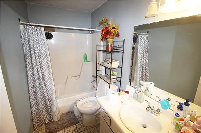 2710 Helena St — Photo 6