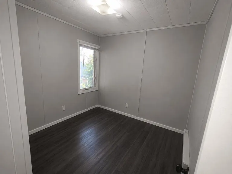 304 10th Ave NE #5 — Photo 7