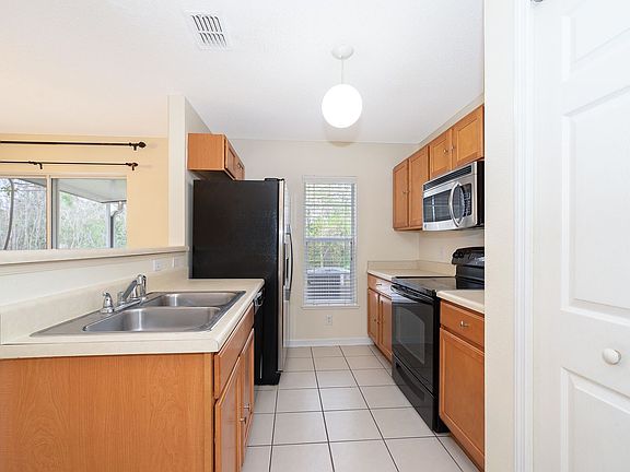 5th image of 2720 Merrieweather Ln
