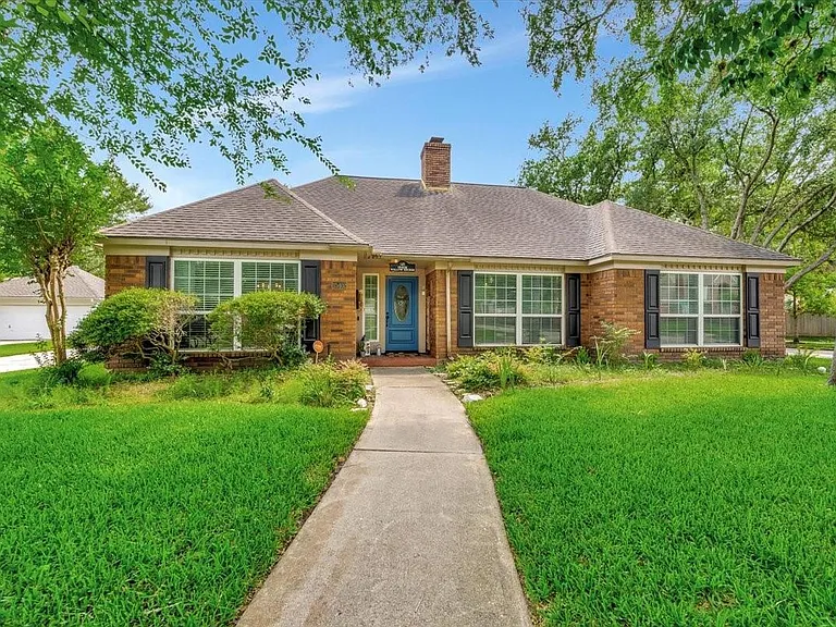 15402 Willow Shores Dr — Photo 1