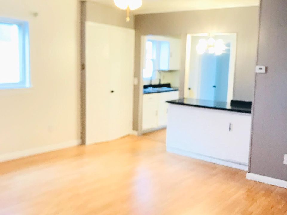 1st image of 402 Main St #4