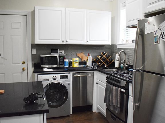 5th image of 3839-3845 N Greenview Ave APT 2E