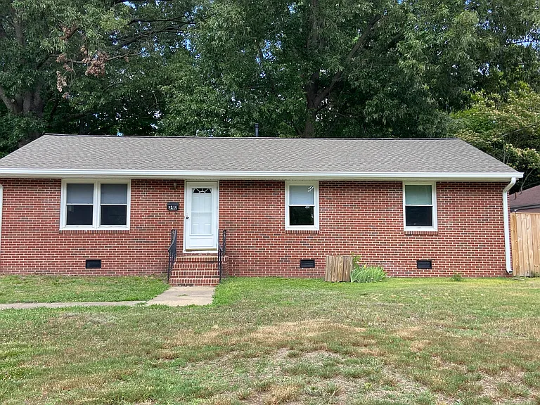 340 Redheart Dr — Photo 1
