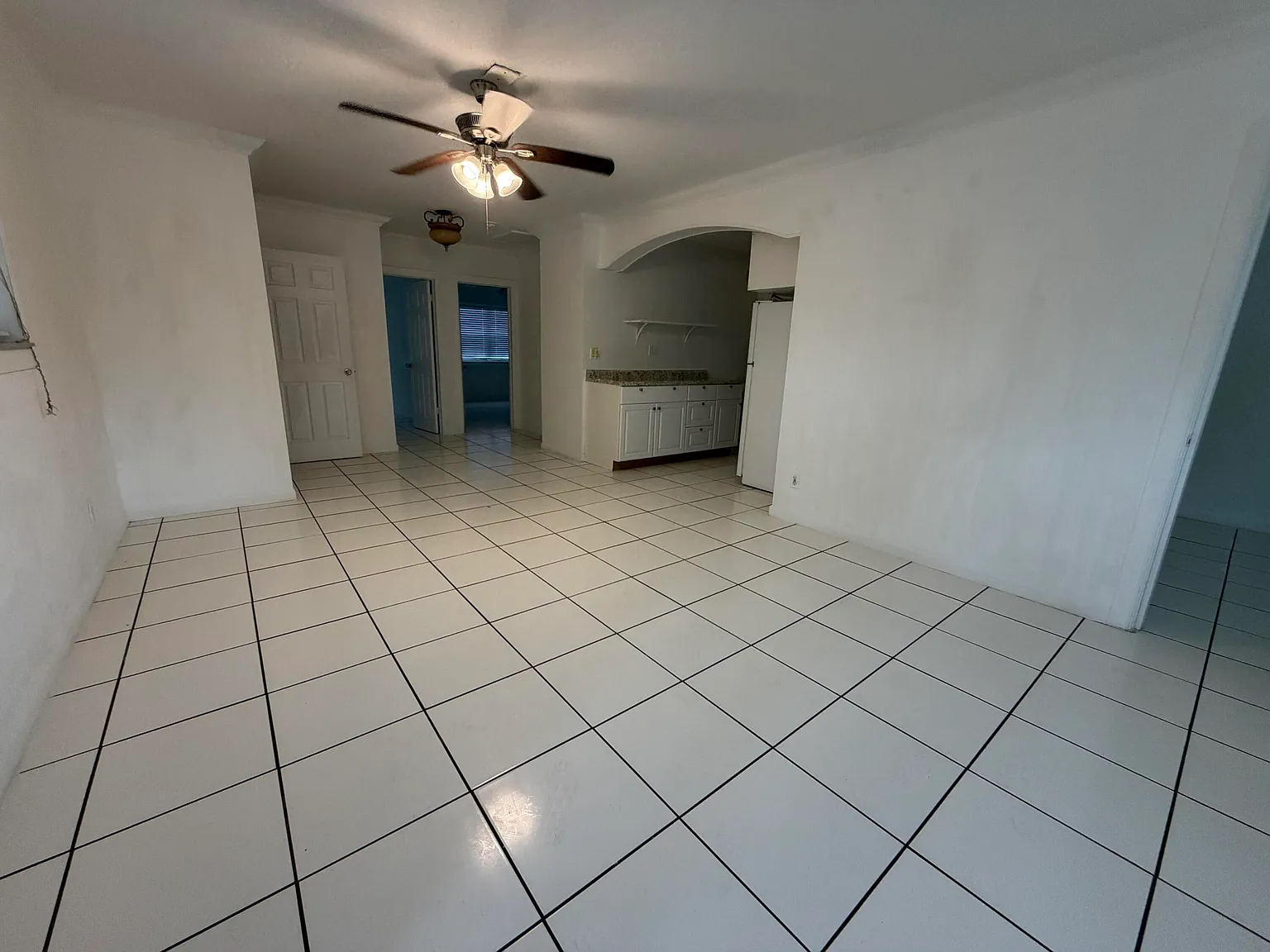 3 bed, 1.0 bath, 4072 sqft, $2,395 — Photo 2
