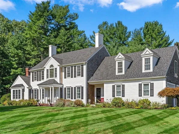 94 Valley St, Duxbury, MA 02332