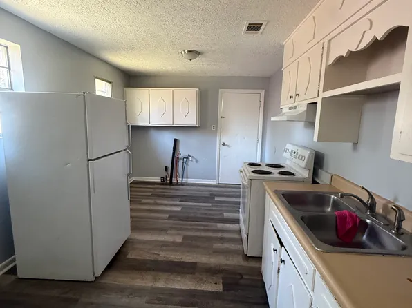 1058 Dennis St, Macon, GA 31217