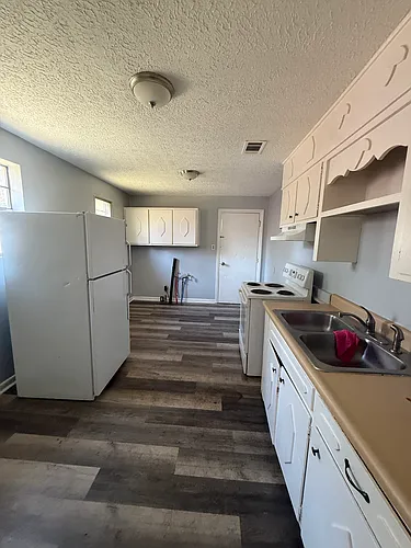 1058 Dennis St Photo 1
