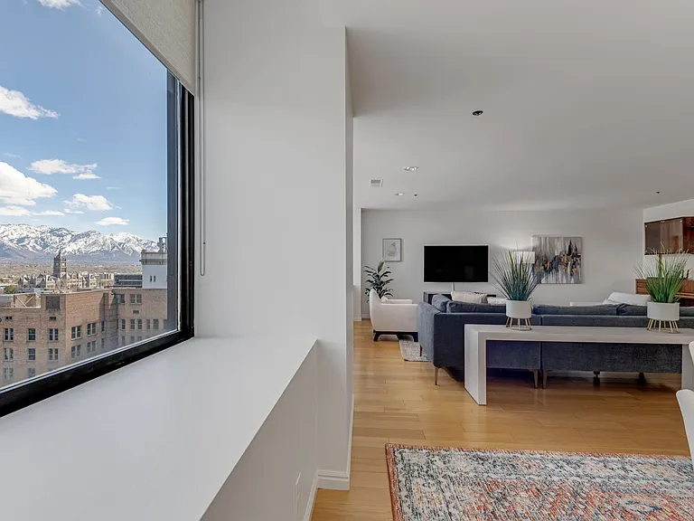 48 W Broadway #1408N — Photo 3