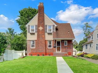 54 Beverly Rd, Merrick, NY 11566