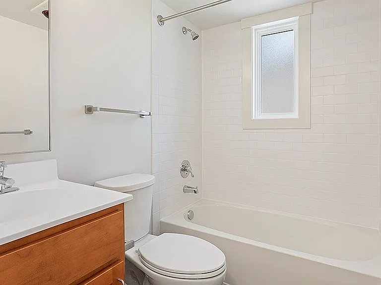 TM_Hartford_Bath_7975-1200x