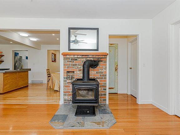 5th image of 40 Hemlock St