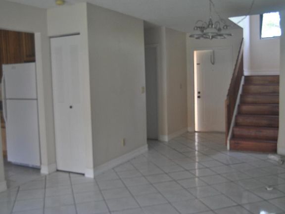4th image of 611 NW 106th Ave