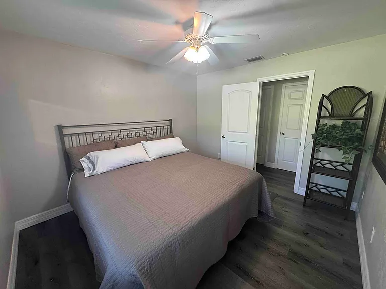 203 Esther St — Photo 22