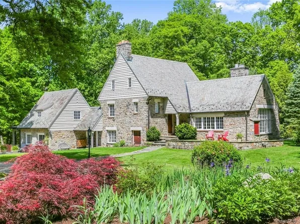 264R Laurel Rd, New Canaan, CT 06840