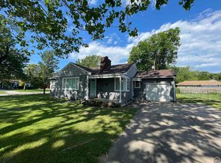 1433 SW Burnett Rd, Topeka, KS 66604