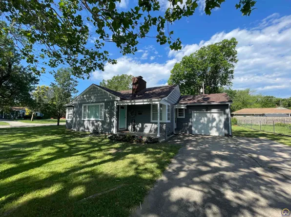 1433 SW Burnett Rd, Topeka, KS 66604