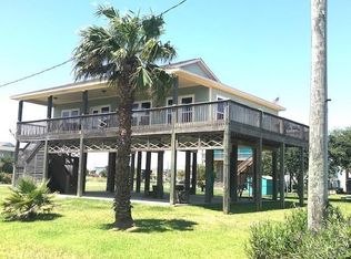 878 Gulfview Dr, Crystal Beach, TX 77650