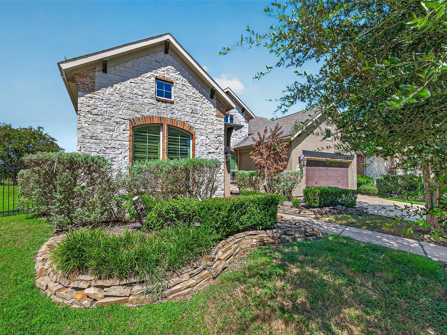 3 bed, 3.5 bath, 2906 sqft, $3,300 — Photo 1