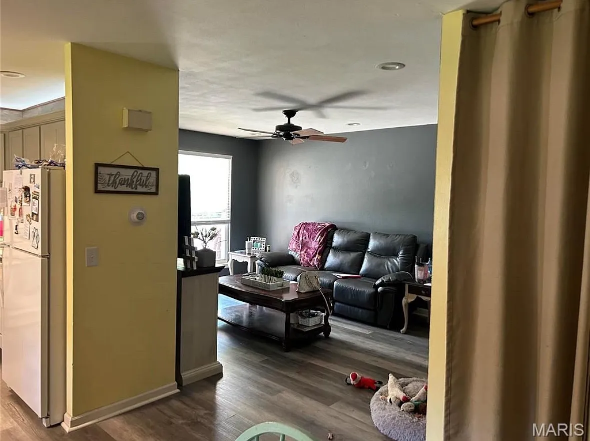 2 bed, 910 sqft, $1,400 — Photo 2