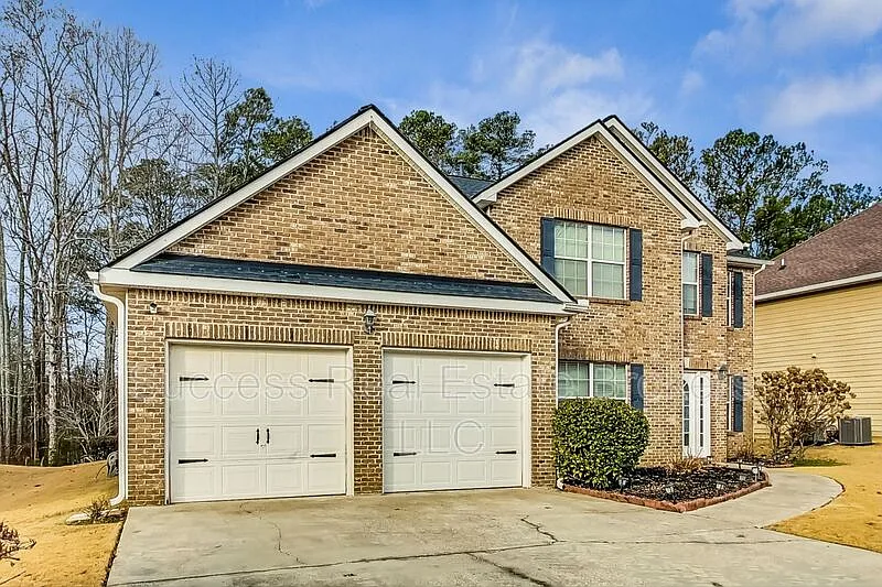 4 bed, 3.5 bath, 3584 sqft, $3,000 — Photo 3