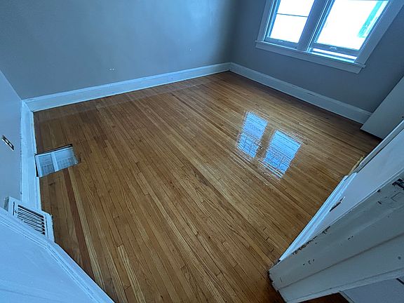4th image of 3334 Penn Ave N #1