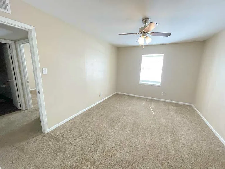 Chateau Apartments — Photo 11