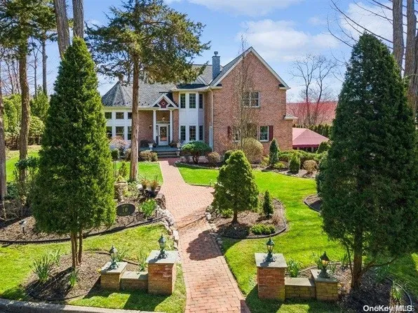 10 Riverview Terrace, Smithtown, NY 11787