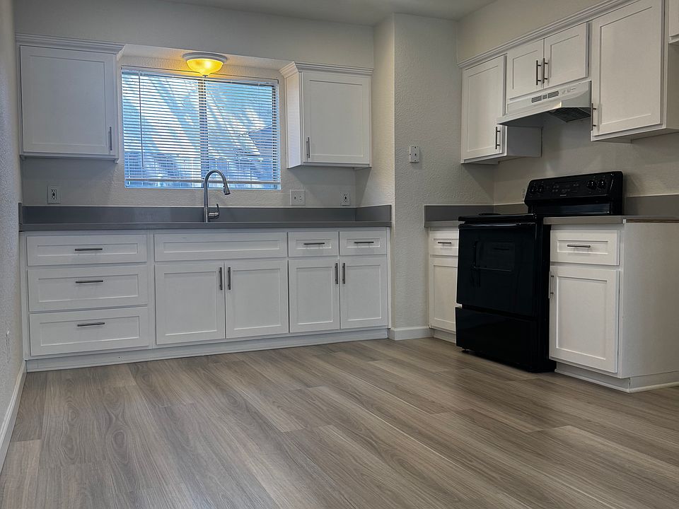 1st image of 4216 Parkwood Ct #4