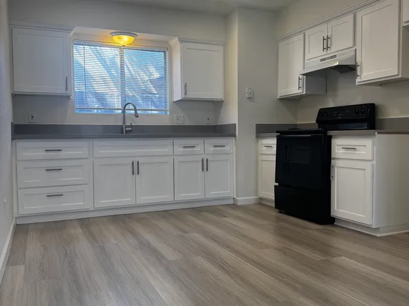 4216 Parkwood Ct #4, Bakersfield, CA 93309