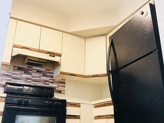 Kitchen normal size view and ceiling lamp
