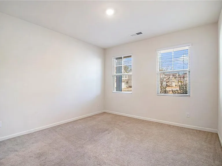 1083 Shadow Glen Dr — Photo 17