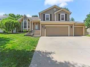 10611 NE 101st St, Kansas City, MO 64157