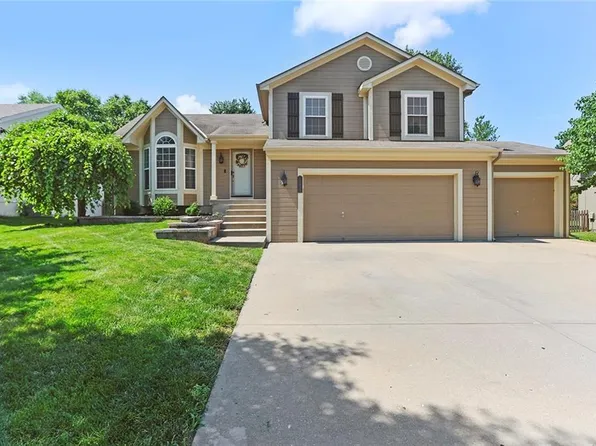 10611 NE 101st St, Kansas City, MO 64157