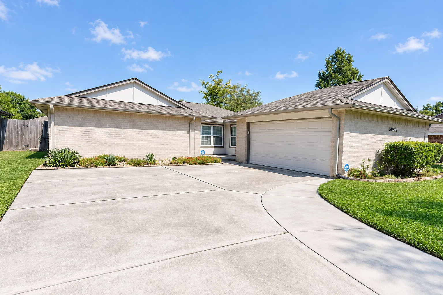 3 bed, 1813 sqft, $2,049 — Photo 1
