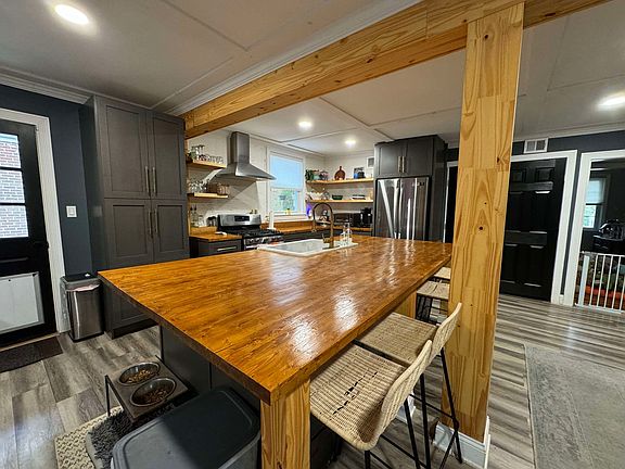 4th image of 4814 Bromley Ln