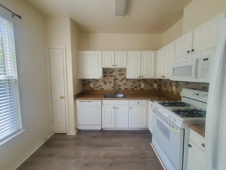 3515 Piney Woods Pl #D202 — Photo 2
