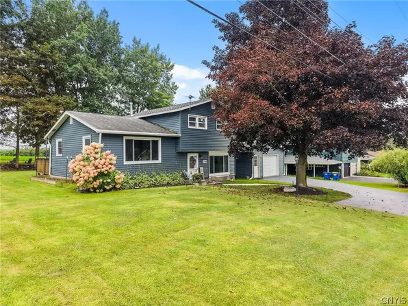 2718 Forest Hill Dr, Auburn, NY 13021