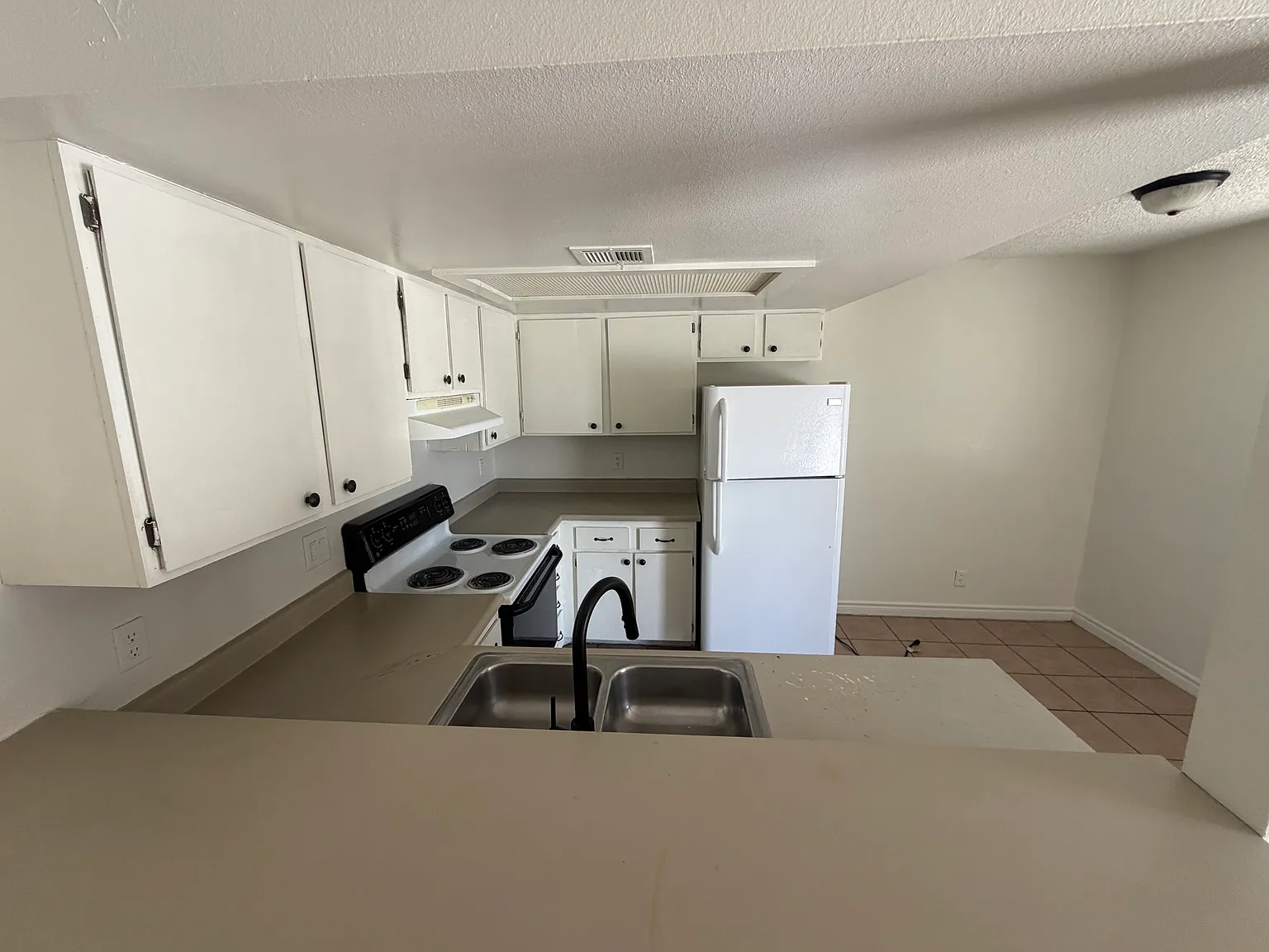 Saturn Ave, North Las Vegas — Photo 3