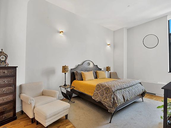 5th image of 360 Furman St #833832