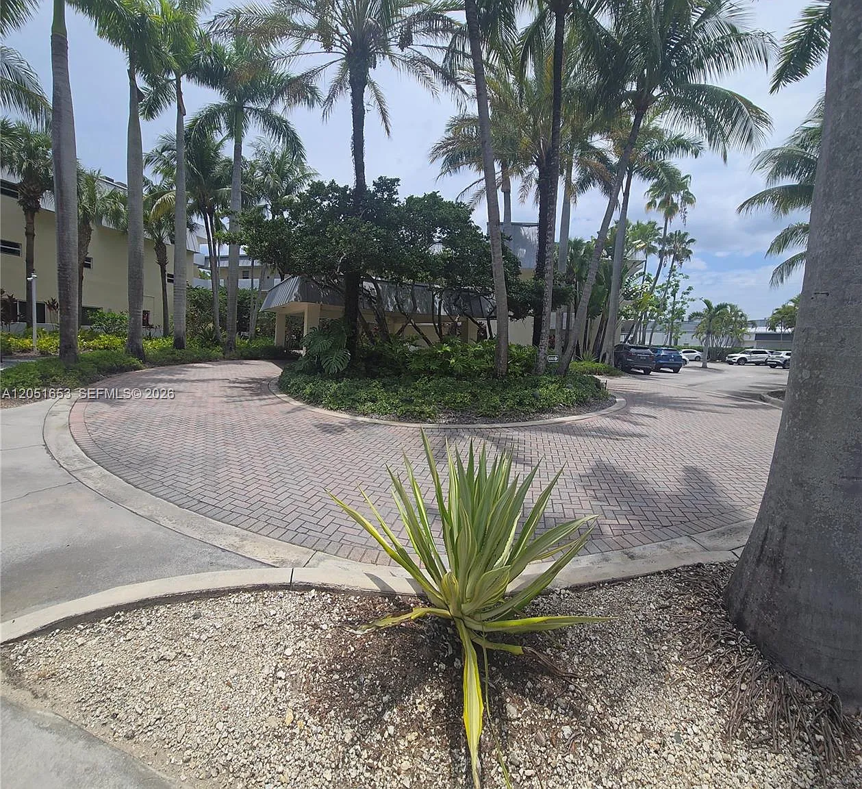 Palms Of Pinecrest Condo — Photo 2