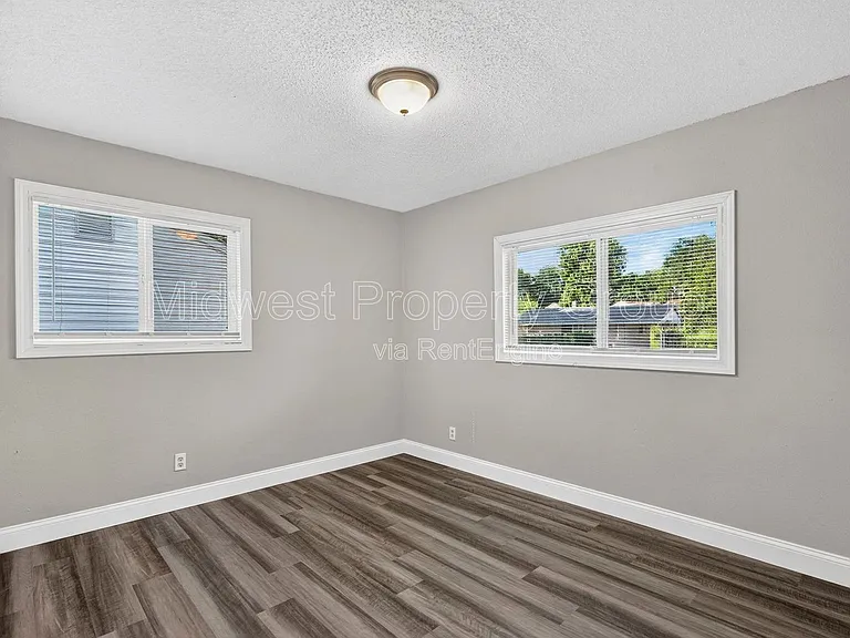 273 Roderick Dr — Photo 11