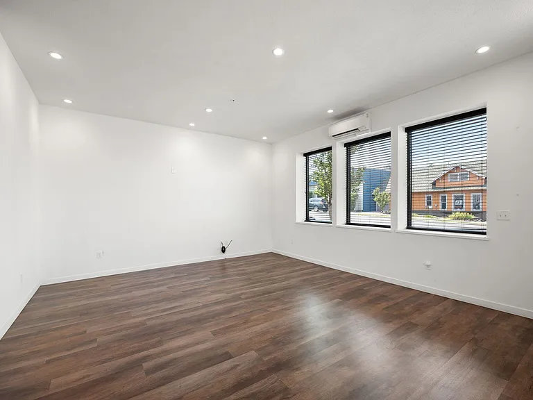 131 S Sherman St — Photo 36