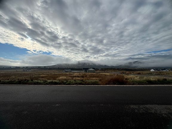 3rd image of 1 Castle Creek Ln