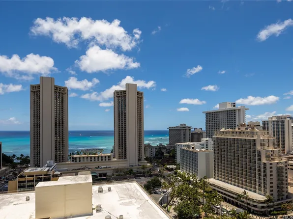 2410 Cleghorn St APT 2404, Honolulu, HI 96815