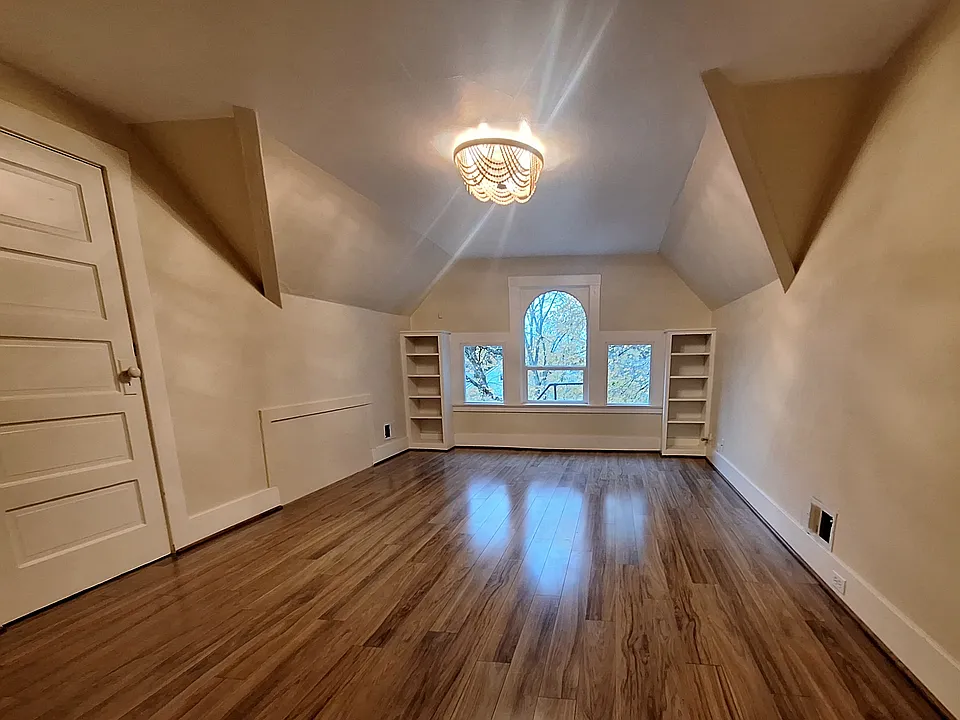 Living/sleeping space